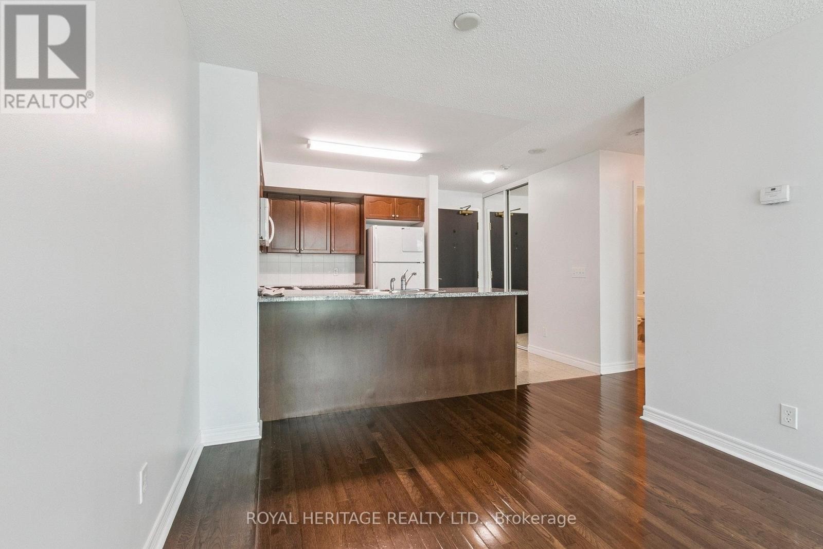 












1905 - 51 LOWER SIMCOE STREET

,
Toronto (Waterfront Communities),




Ontario
M5J3A2

