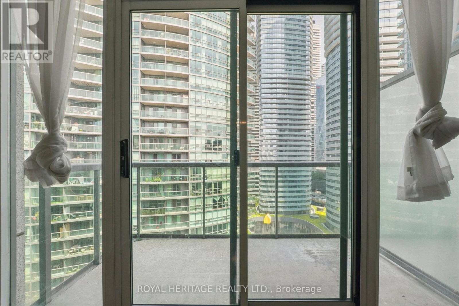 












1905 - 51 LOWER SIMCOE STREET

,
Toronto (Waterfront Communities),




Ontario
M5J3A2

