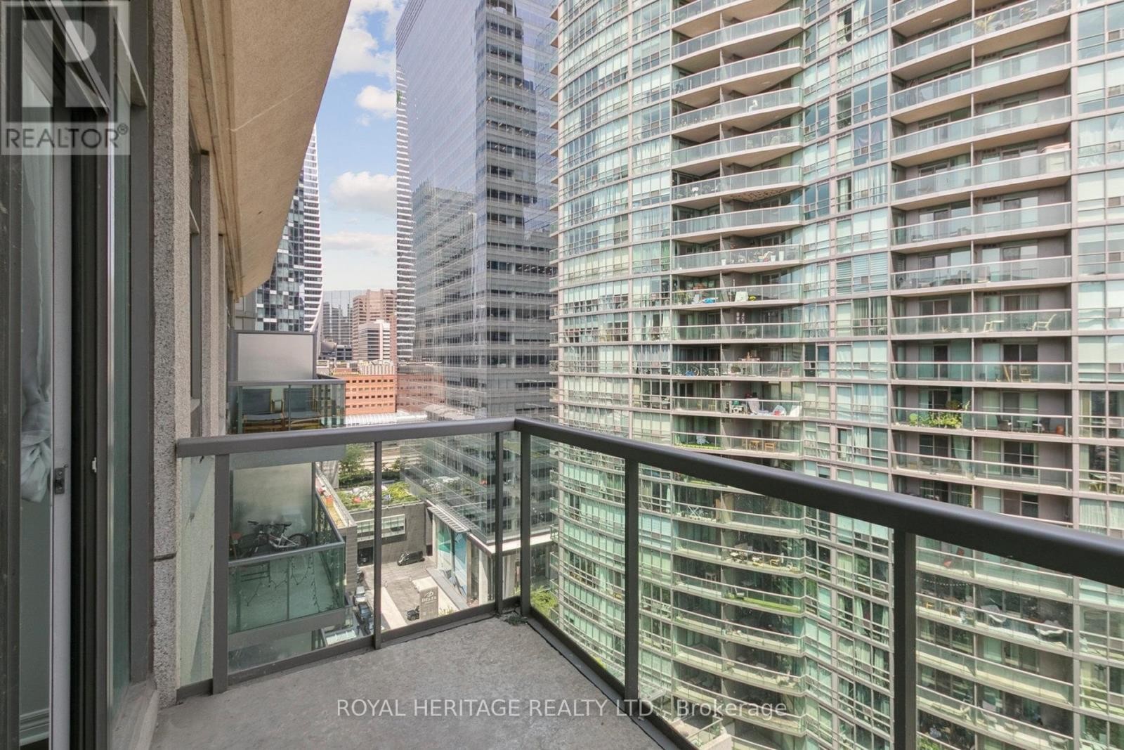 












1905 - 51 LOWER SIMCOE STREET

,
Toronto (Waterfront Communities),




Ontario
M5J3A2

