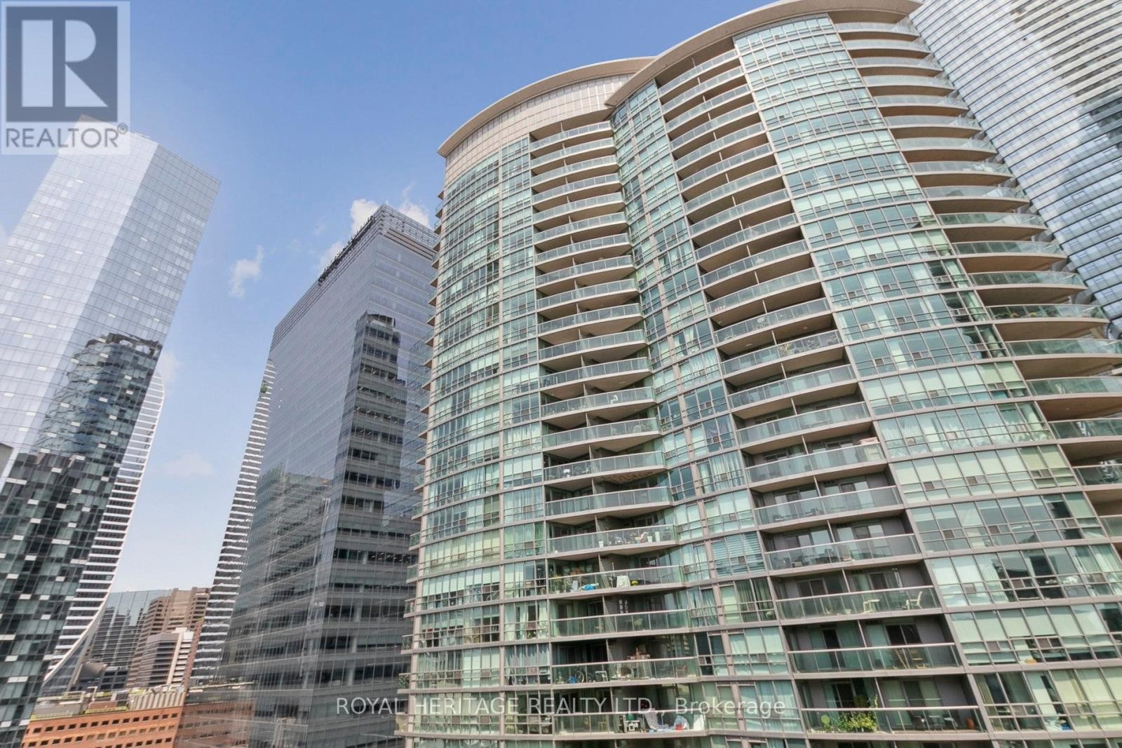 












1905 - 51 LOWER SIMCOE STREET

,
Toronto (Waterfront Communities),




Ontario
M5J3A2

