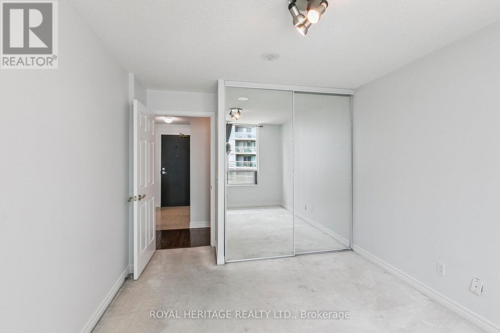 












1905 - 51 LOWER SIMCOE STREET

,
Toronto (Waterfront Communities),




Ontario
M5J3A2


