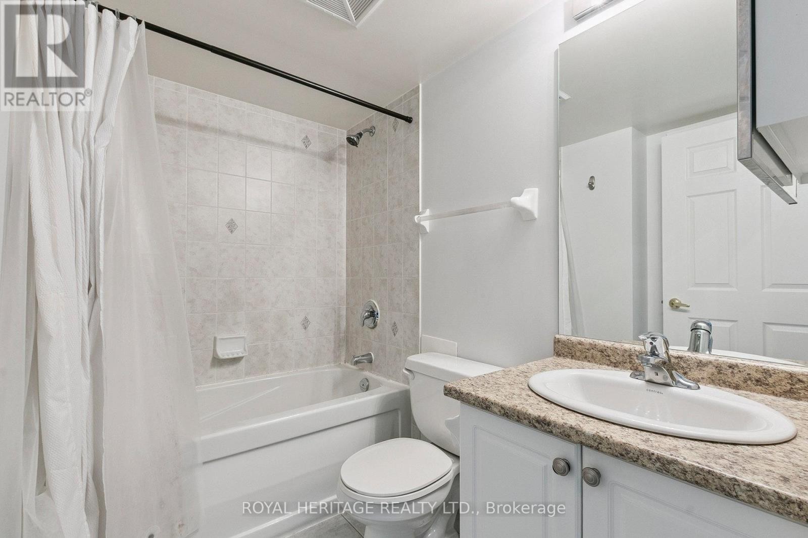 












1905 - 51 LOWER SIMCOE STREET

,
Toronto (Waterfront Communities),




Ontario
M5J3A2

