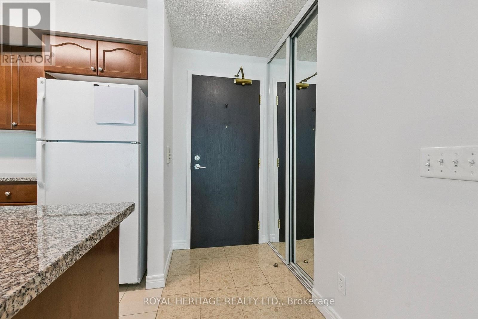 












1905 - 51 LOWER SIMCOE STREET

,
Toronto (Waterfront Communities),




Ontario
M5J3A2


