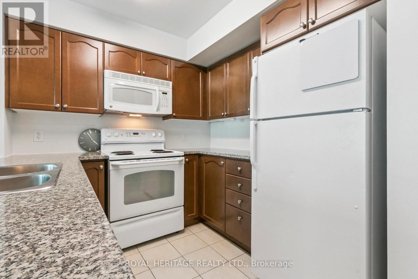 












1905 - 51 LOWER SIMCOE STREET

,
Toronto (Waterfront Communities),




Ontario
M5J3A2

