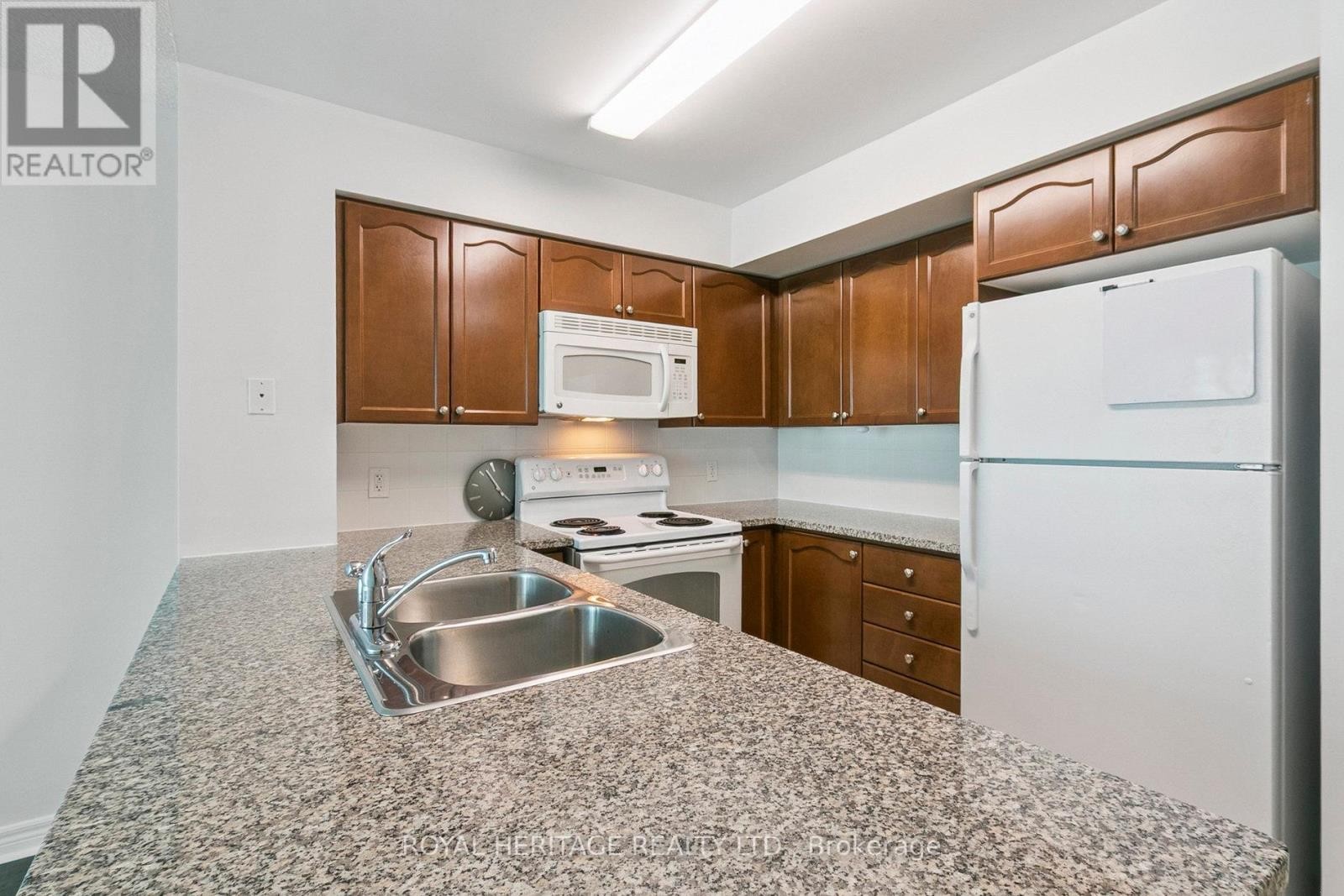 












1905 - 51 LOWER SIMCOE STREET

,
Toronto (Waterfront Communities),




Ontario
M5J3A2

