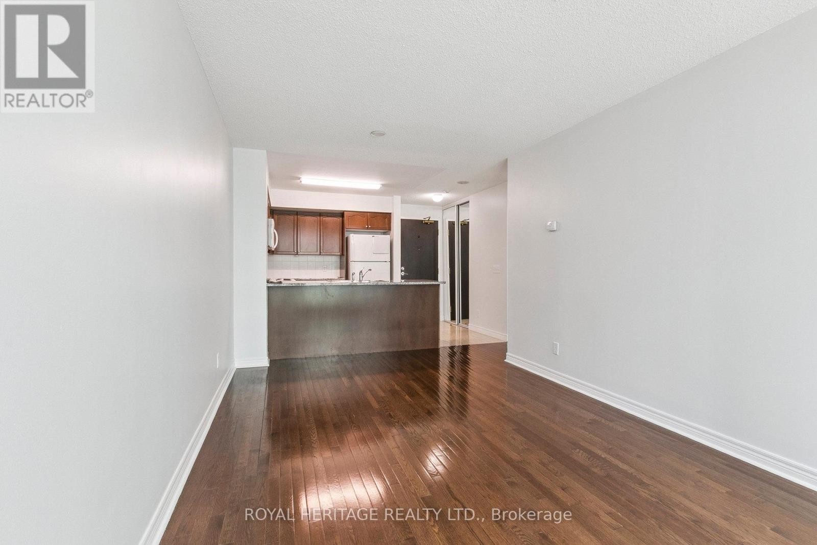 












1905 - 51 LOWER SIMCOE STREET

,
Toronto (Waterfront Communities),




Ontario
M5J3A2

