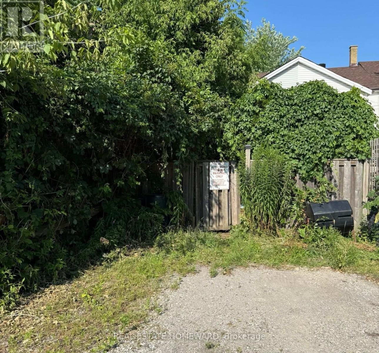 












118 HURON STREET

,
Toronto (Kensington-Chinatown),




Ontario
M5T2B2

