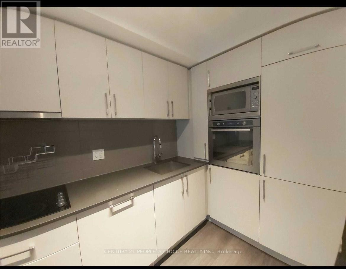 












315 W - 27 BATHURST STREET

,
Toronto (Waterfront Communities),




Ontario
M5V2P1

