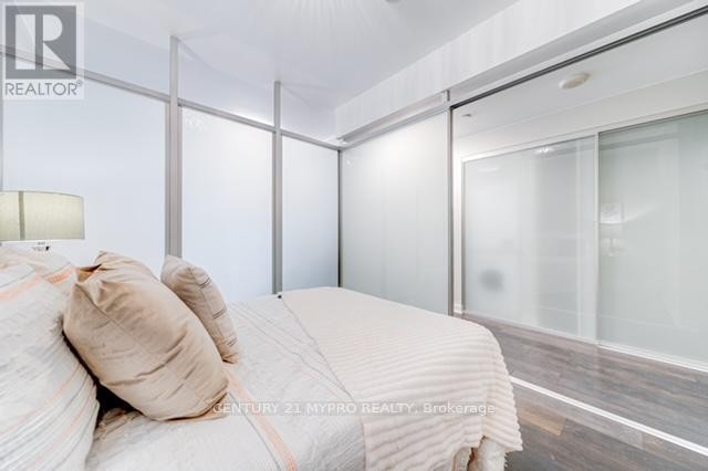 












1705 - 426 UNIVERSITY AVENUE

,
Toronto (Kensington-Chinatown),




Ontario
M5G1S9

