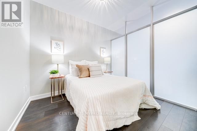 












1705 - 426 UNIVERSITY AVENUE

,
Toronto (Kensington-Chinatown),




Ontario
M5G1S9

