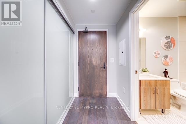 












1705 - 426 UNIVERSITY AVENUE

,
Toronto (Kensington-Chinatown),




Ontario
M5G1S9

