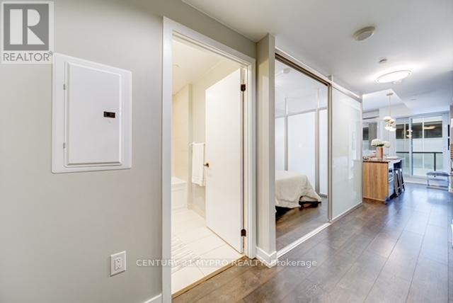 












1705 - 426 UNIVERSITY AVENUE

,
Toronto (Kensington-Chinatown),




Ontario
M5G1S9

