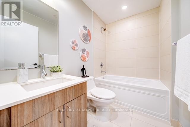 












1705 - 426 UNIVERSITY AVENUE

,
Toronto (Kensington-Chinatown),




Ontario
M5G1S9

