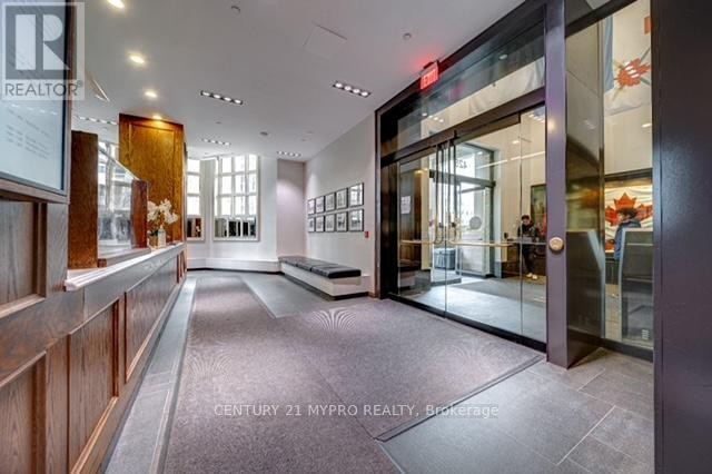 












1705 - 426 UNIVERSITY AVENUE

,
Toronto (Kensington-Chinatown),




Ontario
M5G1S9

