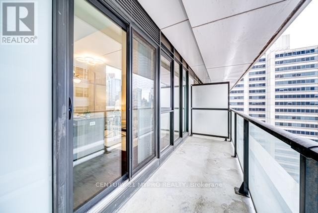 












1705 - 426 UNIVERSITY AVENUE

,
Toronto (Kensington-Chinatown),




Ontario
M5G1S9

