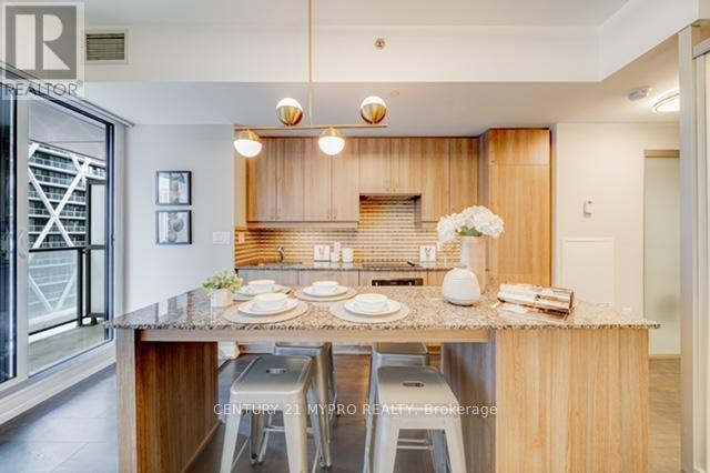 












1705 - 426 UNIVERSITY AVENUE

,
Toronto (Kensington-Chinatown),




Ontario
M5G1S9

