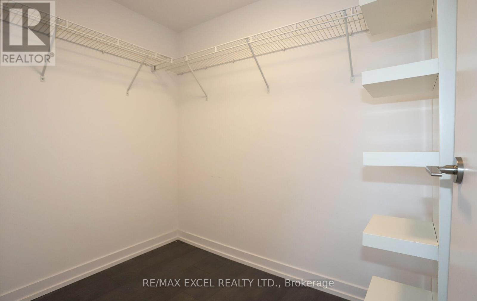 












1804 - 125 REDPATH AVENUE

,
Toronto (Mount Pleasant West),




Ontario
M4S0B5

