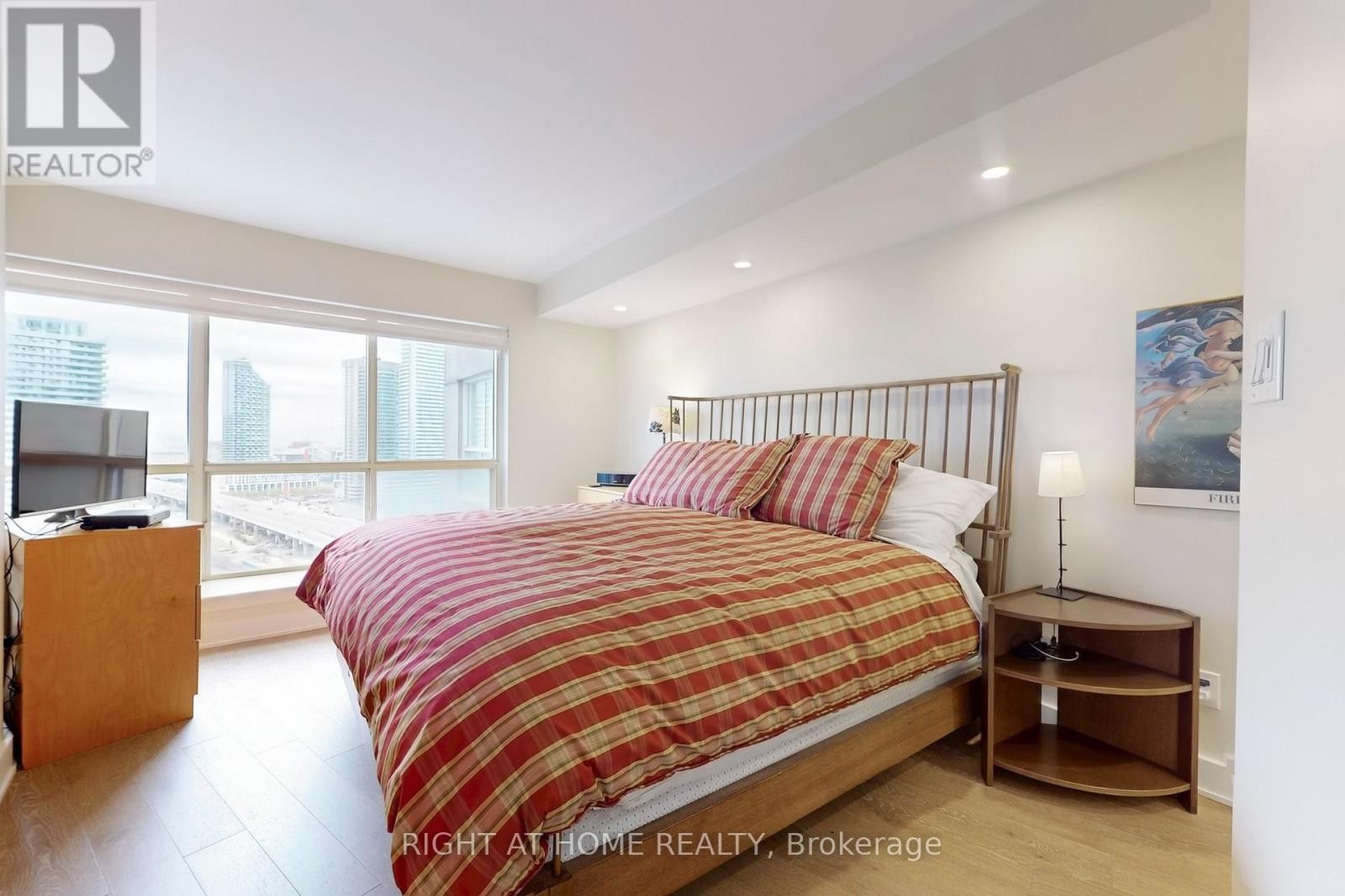 












2316 - 25 THE ESPLANADE

,
Toronto (Waterfront Communities),




Ontario
M5E1W5

