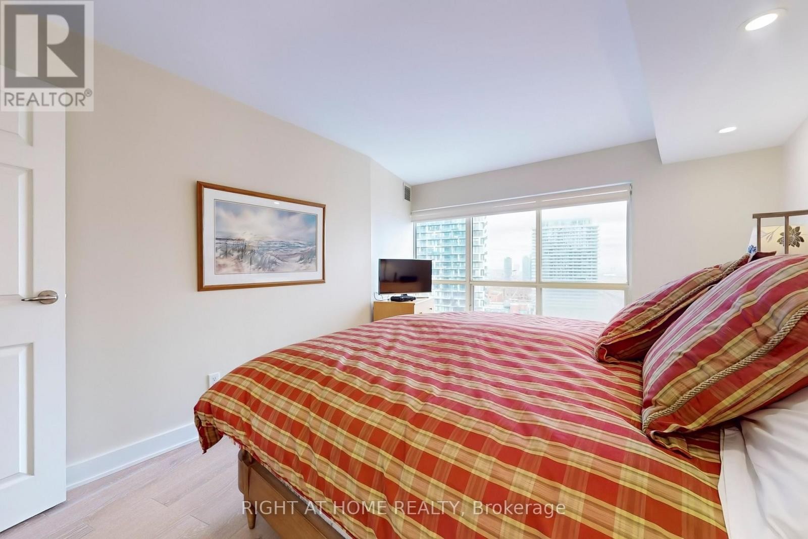 












2316 - 25 THE ESPLANADE

,
Toronto (Waterfront Communities),




Ontario
M5E1W5

