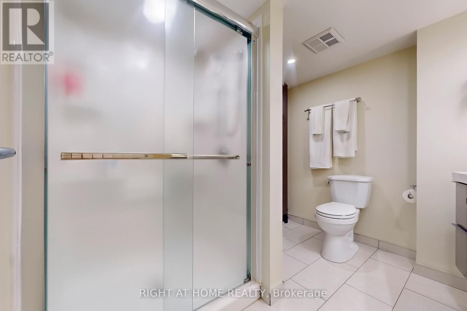












2316 - 25 THE ESPLANADE

,
Toronto (Waterfront Communities),




Ontario
M5E1W5

