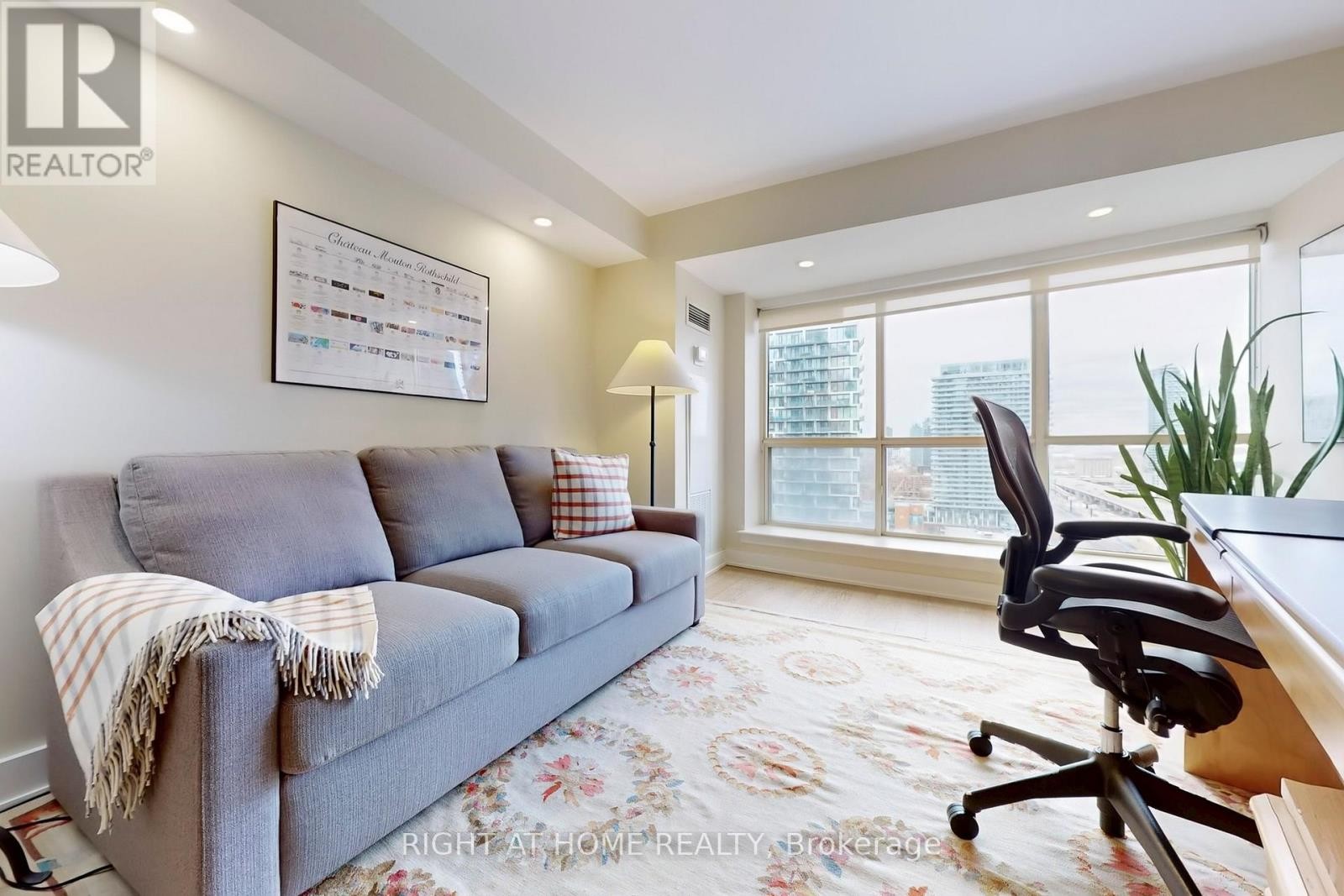












2316 - 25 THE ESPLANADE

,
Toronto (Waterfront Communities),




Ontario
M5E1W5

