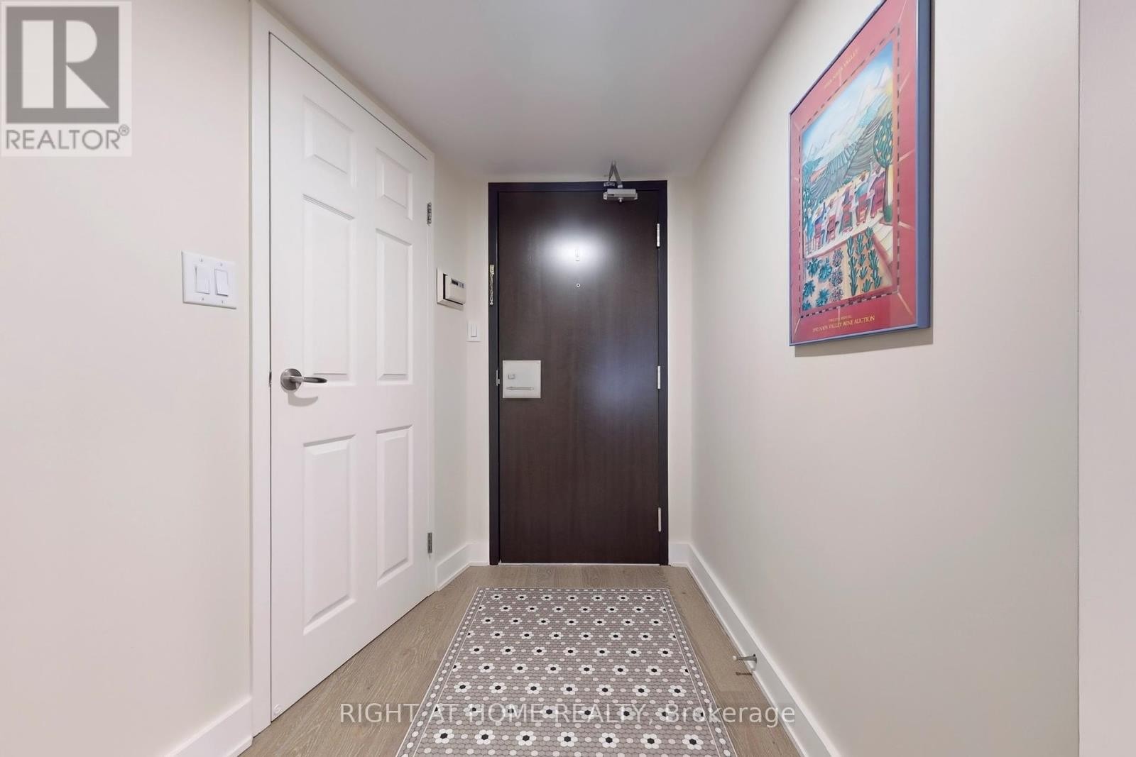 












2316 - 25 THE ESPLANADE

,
Toronto (Waterfront Communities),




Ontario
M5E1W5

