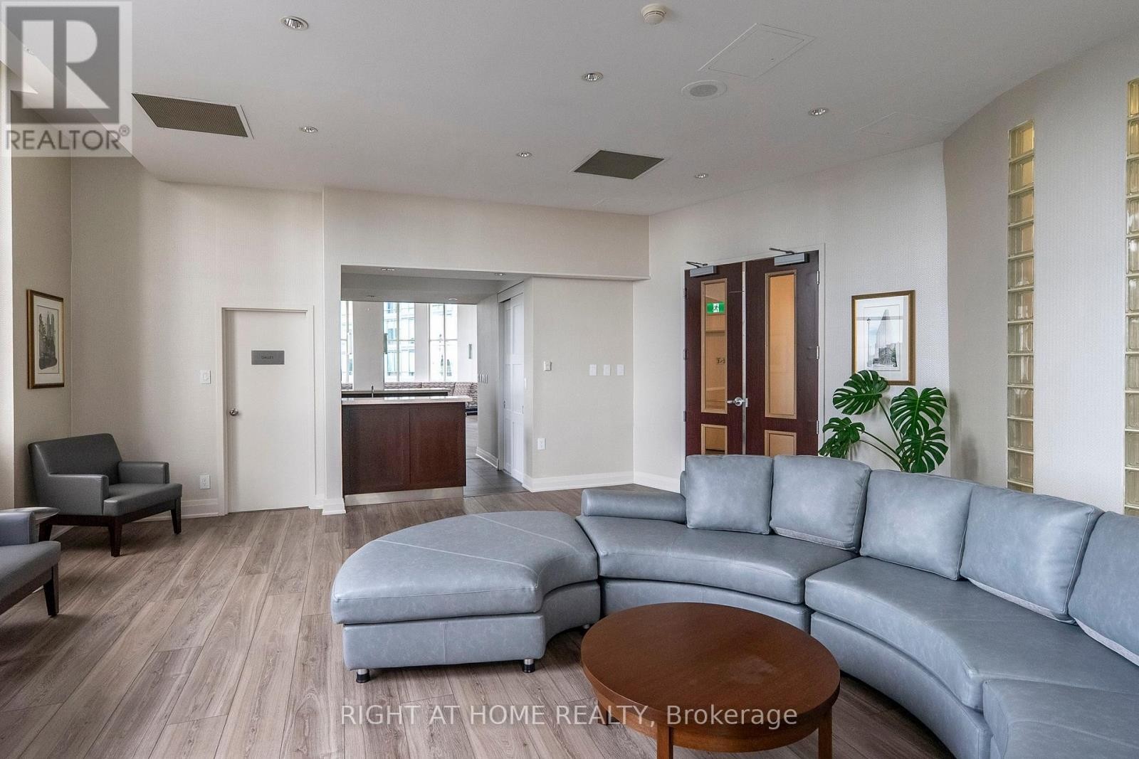 












2316 - 25 THE ESPLANADE

,
Toronto (Waterfront Communities),




Ontario
M5E1W5

