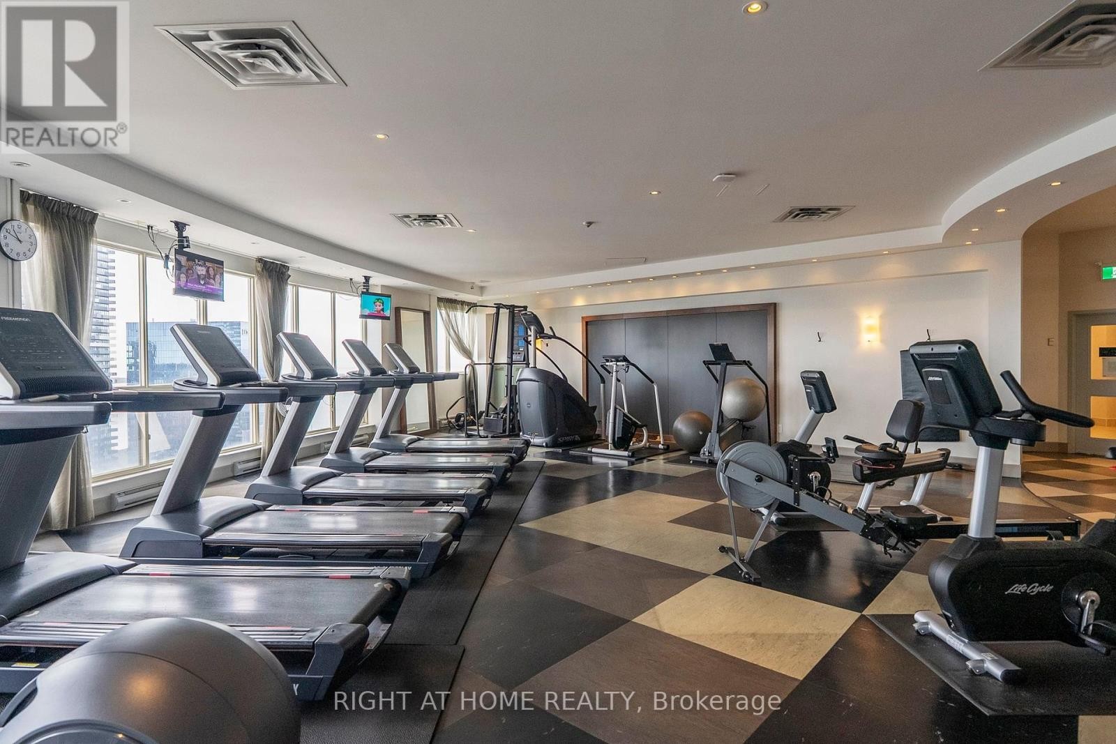 












2316 - 25 THE ESPLANADE

,
Toronto (Waterfront Communities),




Ontario
M5E1W5

