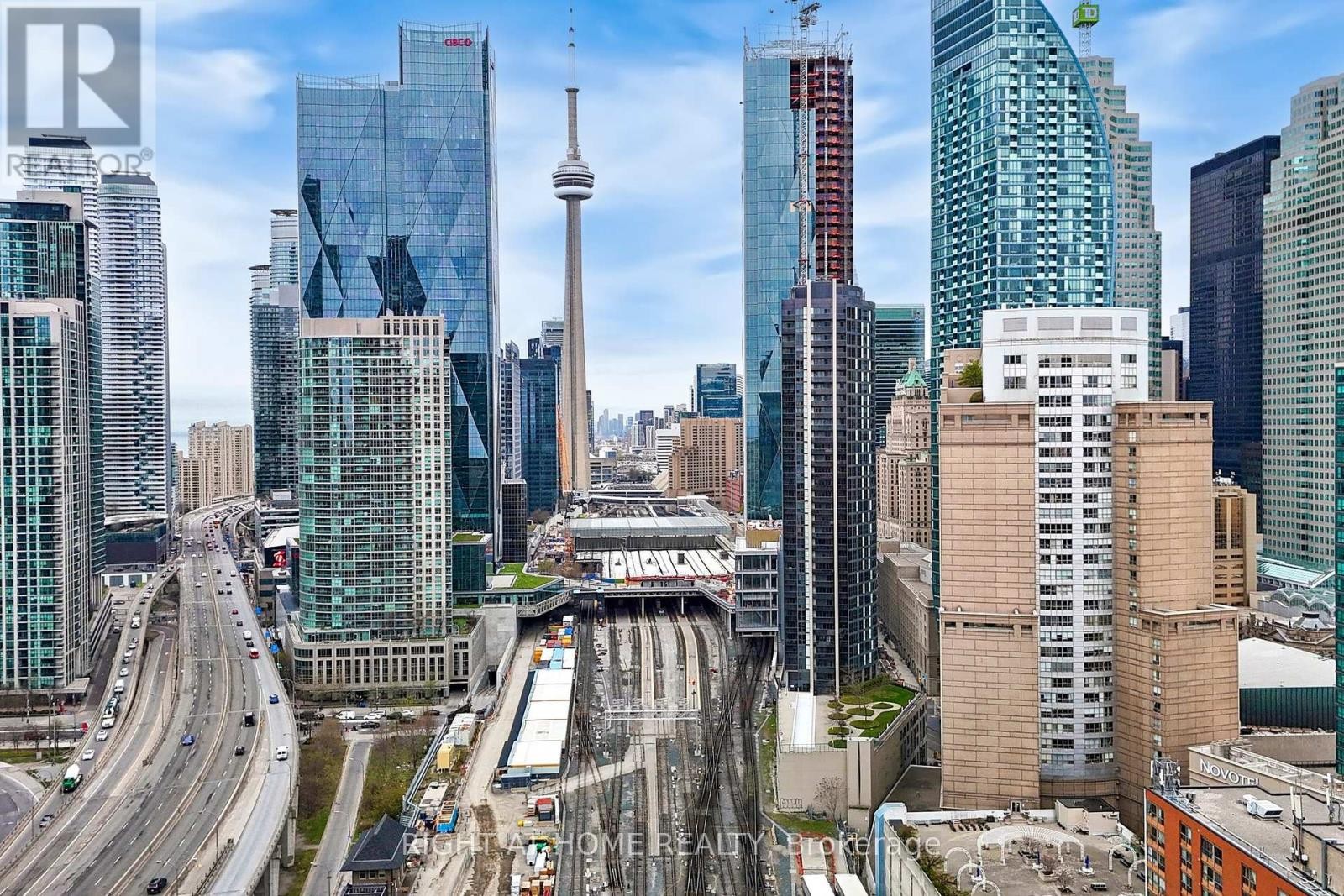 












2316 - 25 THE ESPLANADE

,
Toronto (Waterfront Communities),




Ontario
M5E1W5

