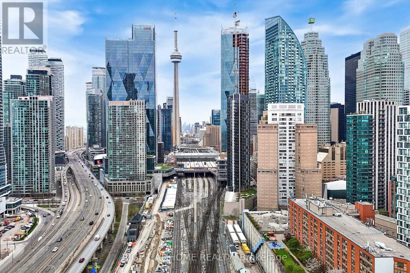 












2316 - 25 THE ESPLANADE

,
Toronto (Waterfront Communities),




Ontario
M5E1W5

