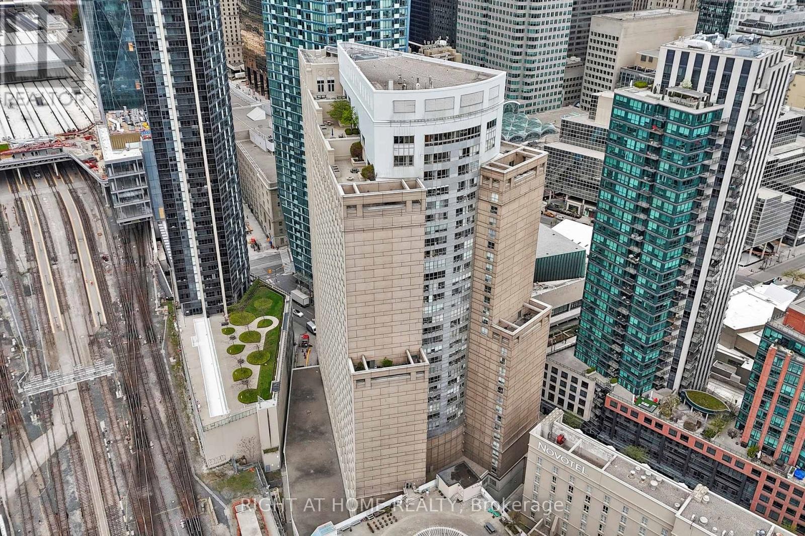 












2316 - 25 THE ESPLANADE

,
Toronto (Waterfront Communities),




Ontario
M5E1W5

