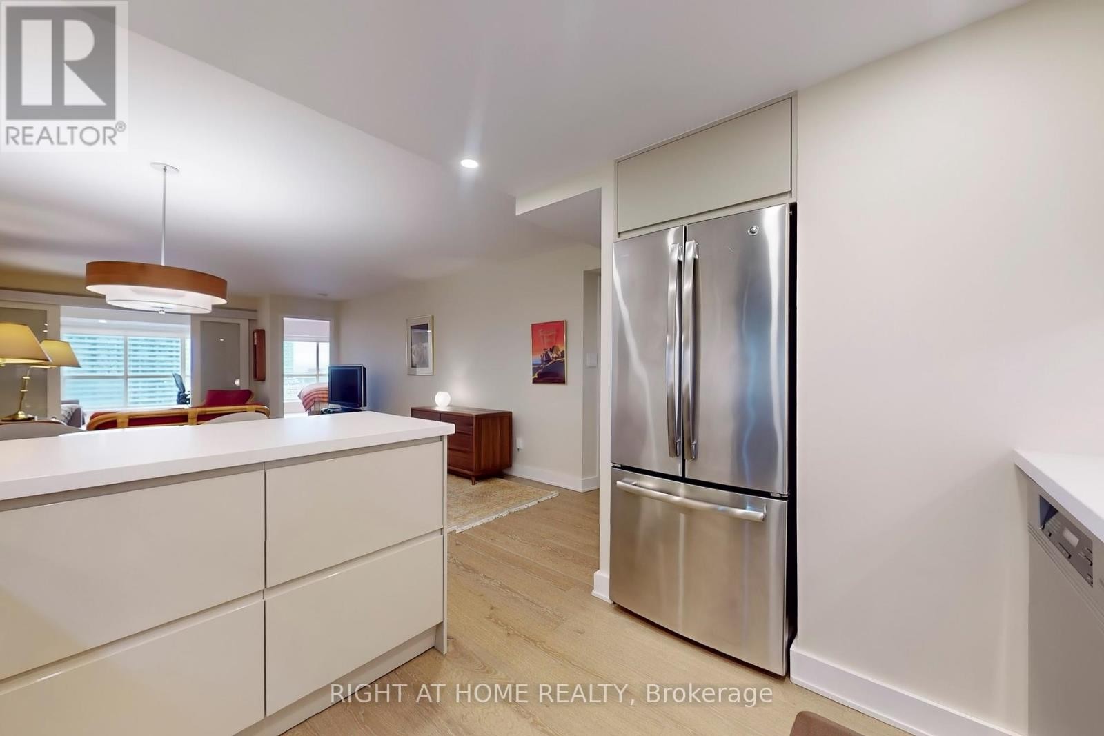 












2316 - 25 THE ESPLANADE

,
Toronto (Waterfront Communities),




Ontario
M5E1W5

