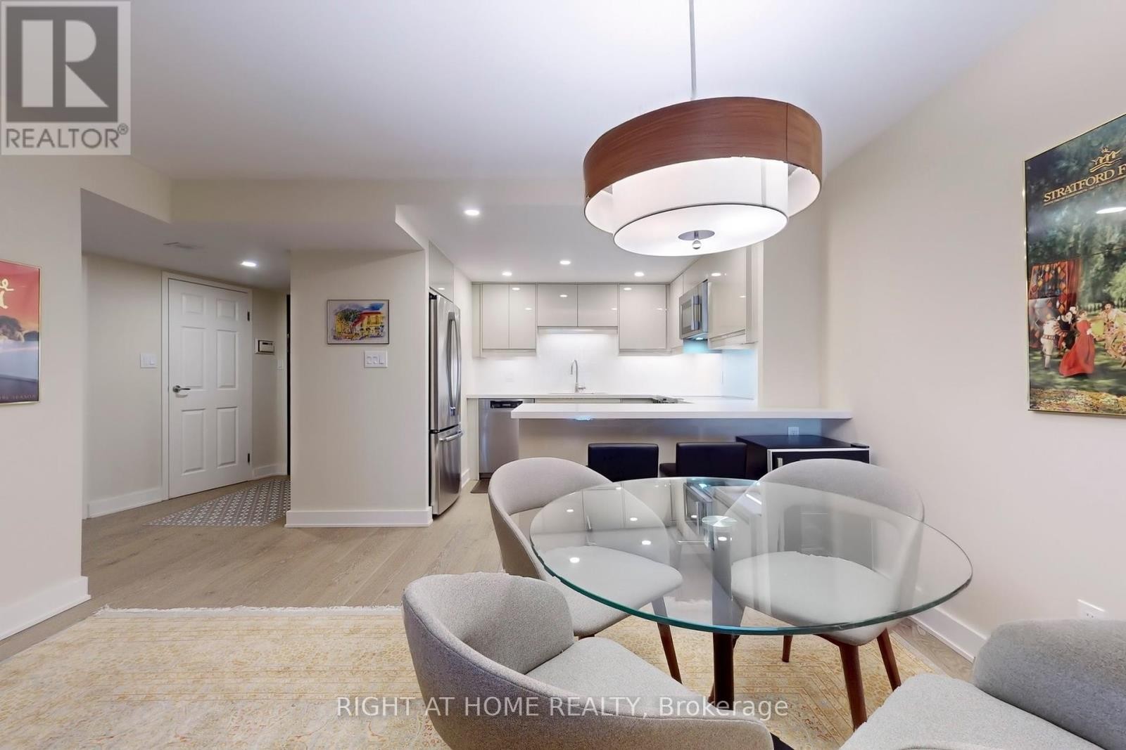 












2316 - 25 THE ESPLANADE

,
Toronto (Waterfront Communities),




Ontario
M5E1W5

