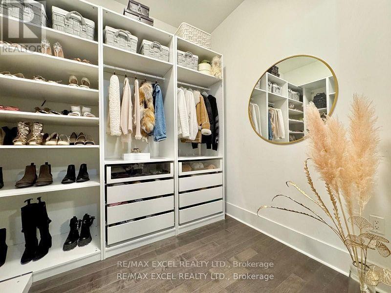 












528 - 29 QUEENS QUAY E

,
Toronto (Waterfront Communities),




Ontario
M5E0A4

