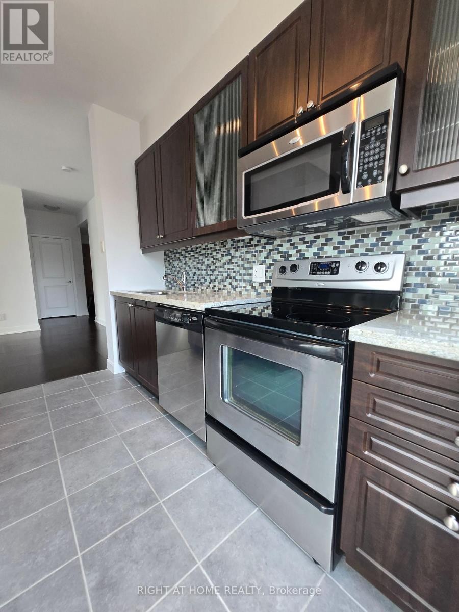 












905 - 88 BROADWAY AVENUE W

,
Toronto (Mount Pleasant West),




Ontario
M4P0A5

