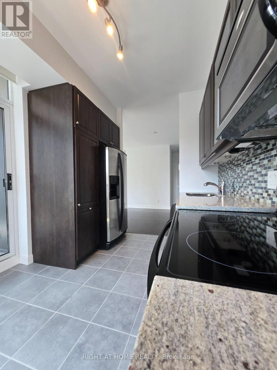 












905 - 88 BROADWAY AVENUE W

,
Toronto (Mount Pleasant West),




Ontario
M4P0A5

