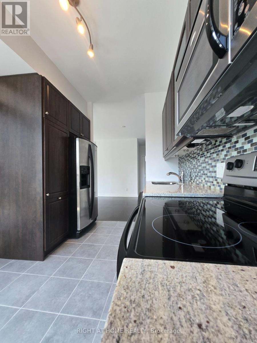 












905 - 88 BROADWAY AVENUE W

,
Toronto (Mount Pleasant West),




Ontario
M4P0A5

