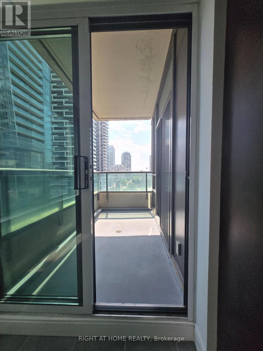 












905 - 88 BROADWAY AVENUE W

,
Toronto (Mount Pleasant West),




Ontario
M4P0A5

