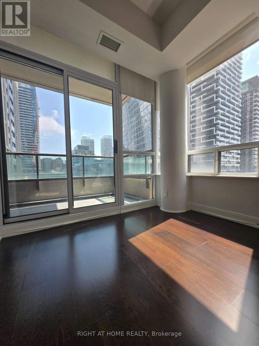 












905 - 88 BROADWAY AVENUE W

,
Toronto (Mount Pleasant West),




Ontario
M4P0A5

