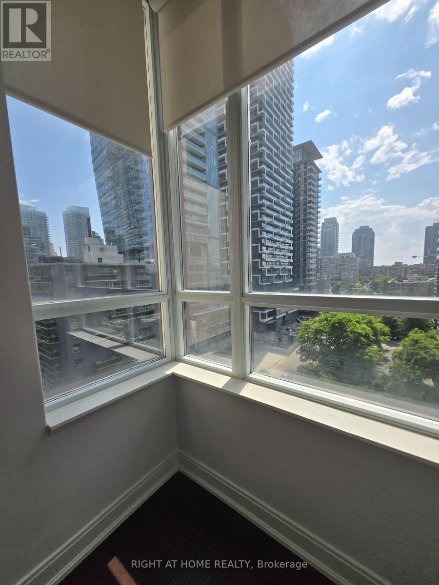 












905 - 88 BROADWAY AVENUE W

,
Toronto (Mount Pleasant West),




Ontario
M4P0A5


