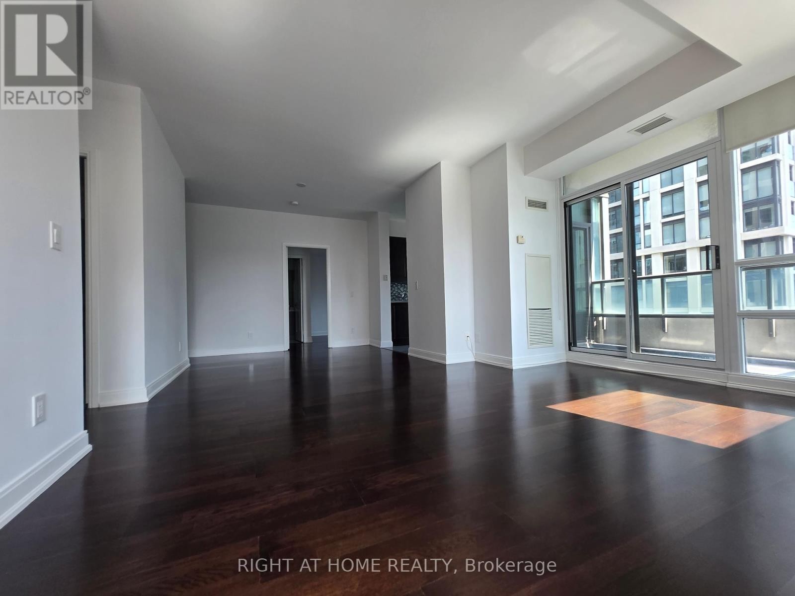 












905 - 88 BROADWAY AVENUE W

,
Toronto (Mount Pleasant West),




Ontario
M4P0A5

