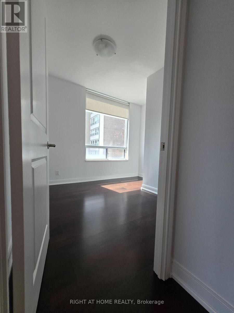 












905 - 88 BROADWAY AVENUE W

,
Toronto (Mount Pleasant West),




Ontario
M4P0A5

