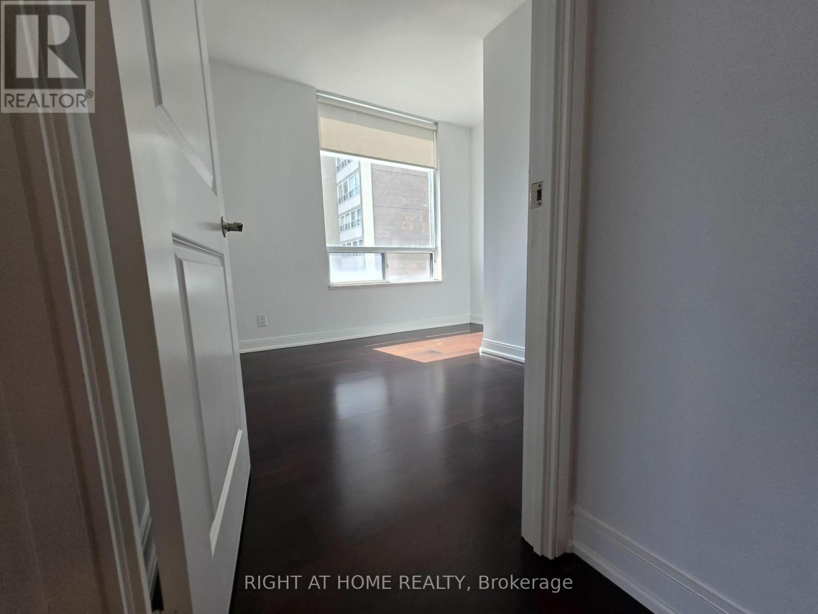 












905 - 88 BROADWAY AVENUE W

,
Toronto (Mount Pleasant West),




Ontario
M4P0A5

