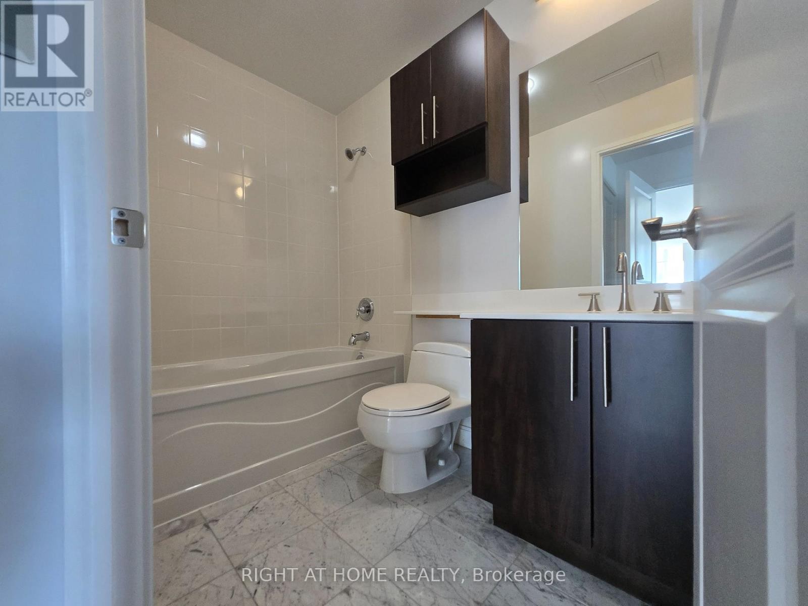 












905 - 88 BROADWAY AVENUE W

,
Toronto (Mount Pleasant West),




Ontario
M4P0A5

