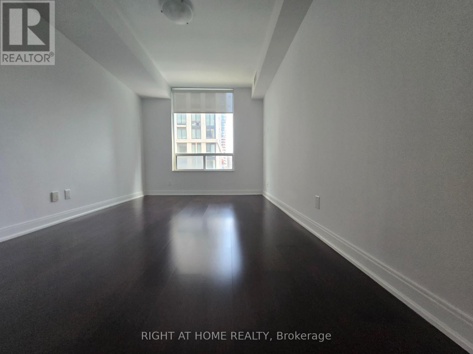 












905 - 88 BROADWAY AVENUE W

,
Toronto (Mount Pleasant West),




Ontario
M4P0A5

