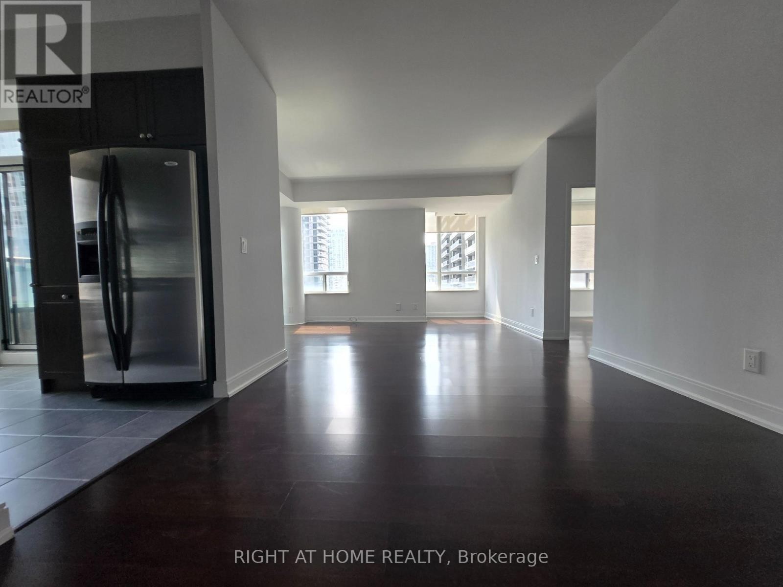 












905 - 88 BROADWAY AVENUE W

,
Toronto (Mount Pleasant West),




Ontario
M4P0A5

