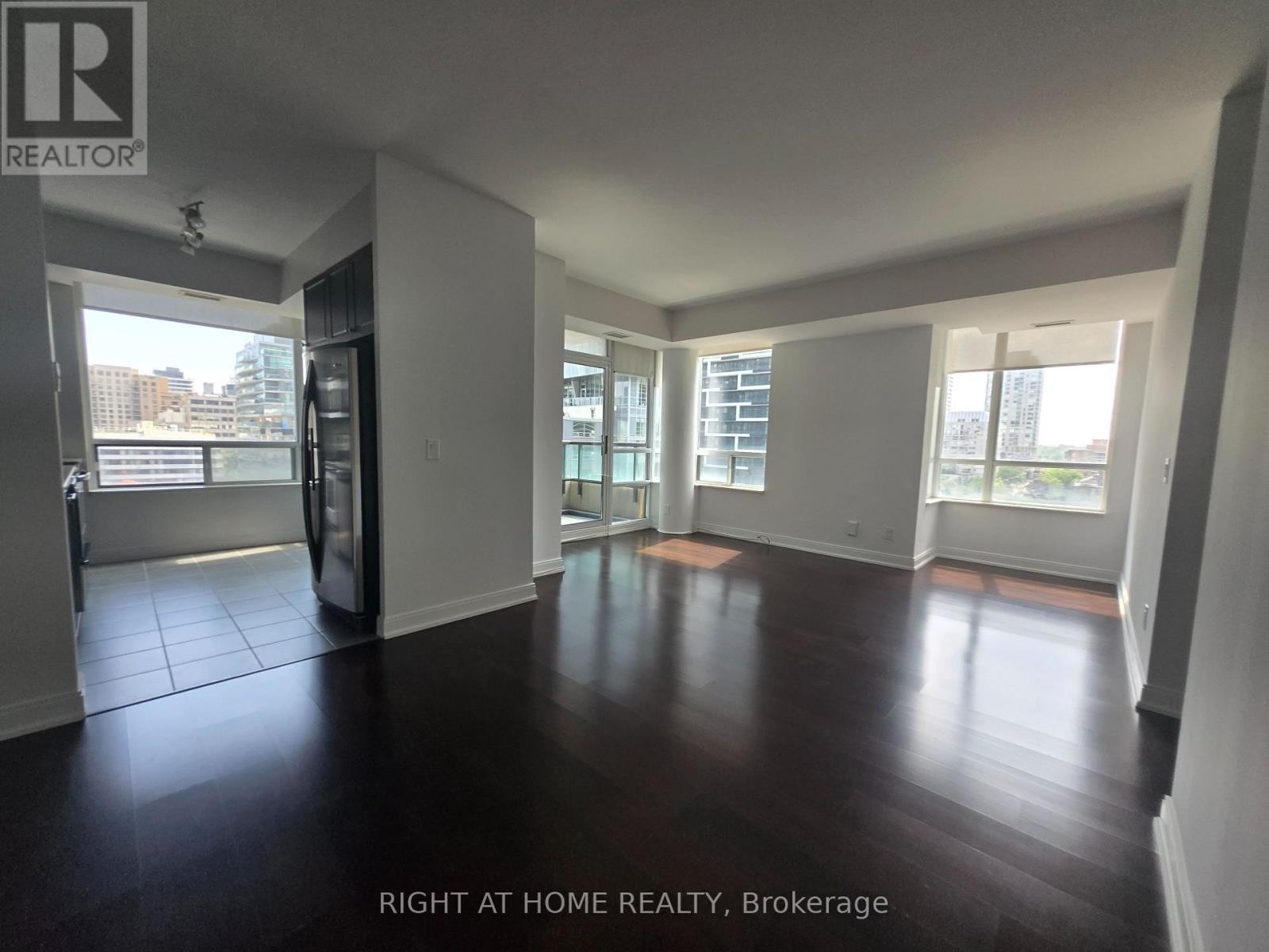 












905 - 88 BROADWAY AVENUE W

,
Toronto (Mount Pleasant West),




Ontario
M4P0A5

