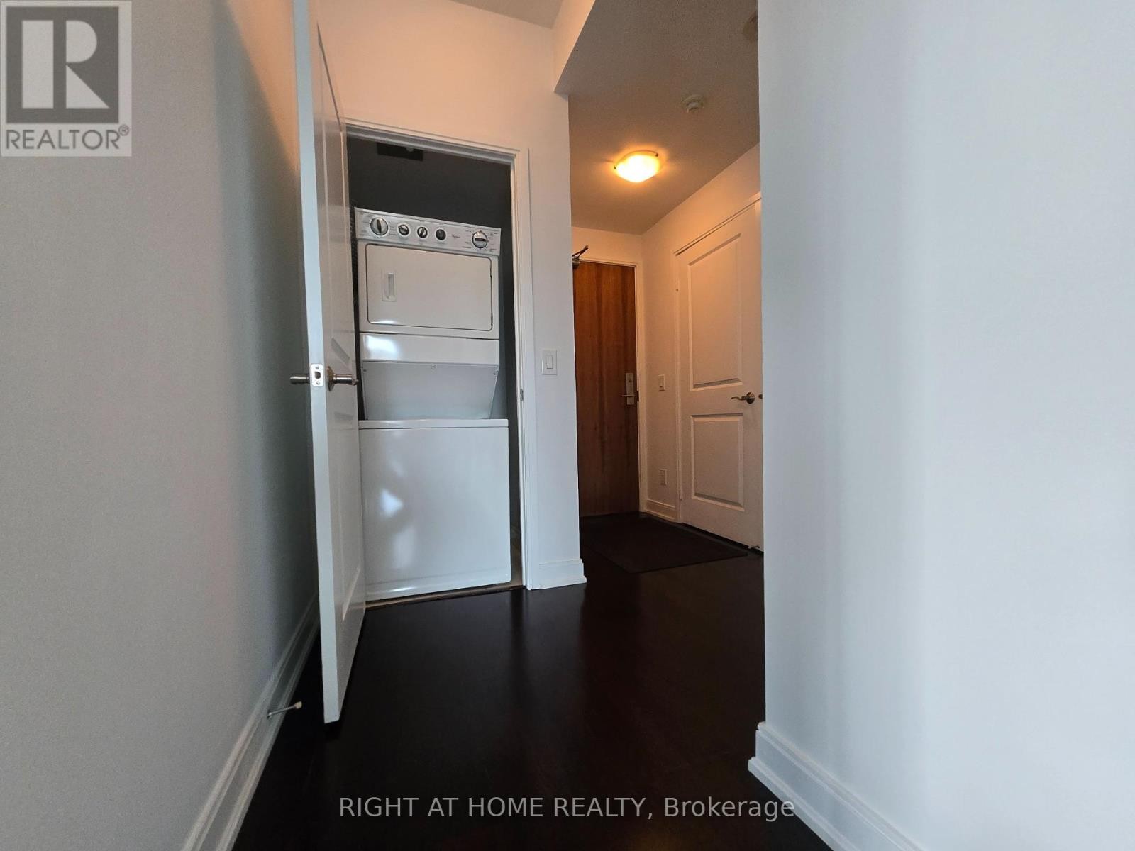 












905 - 88 BROADWAY AVENUE W

,
Toronto (Mount Pleasant West),




Ontario
M4P0A5

