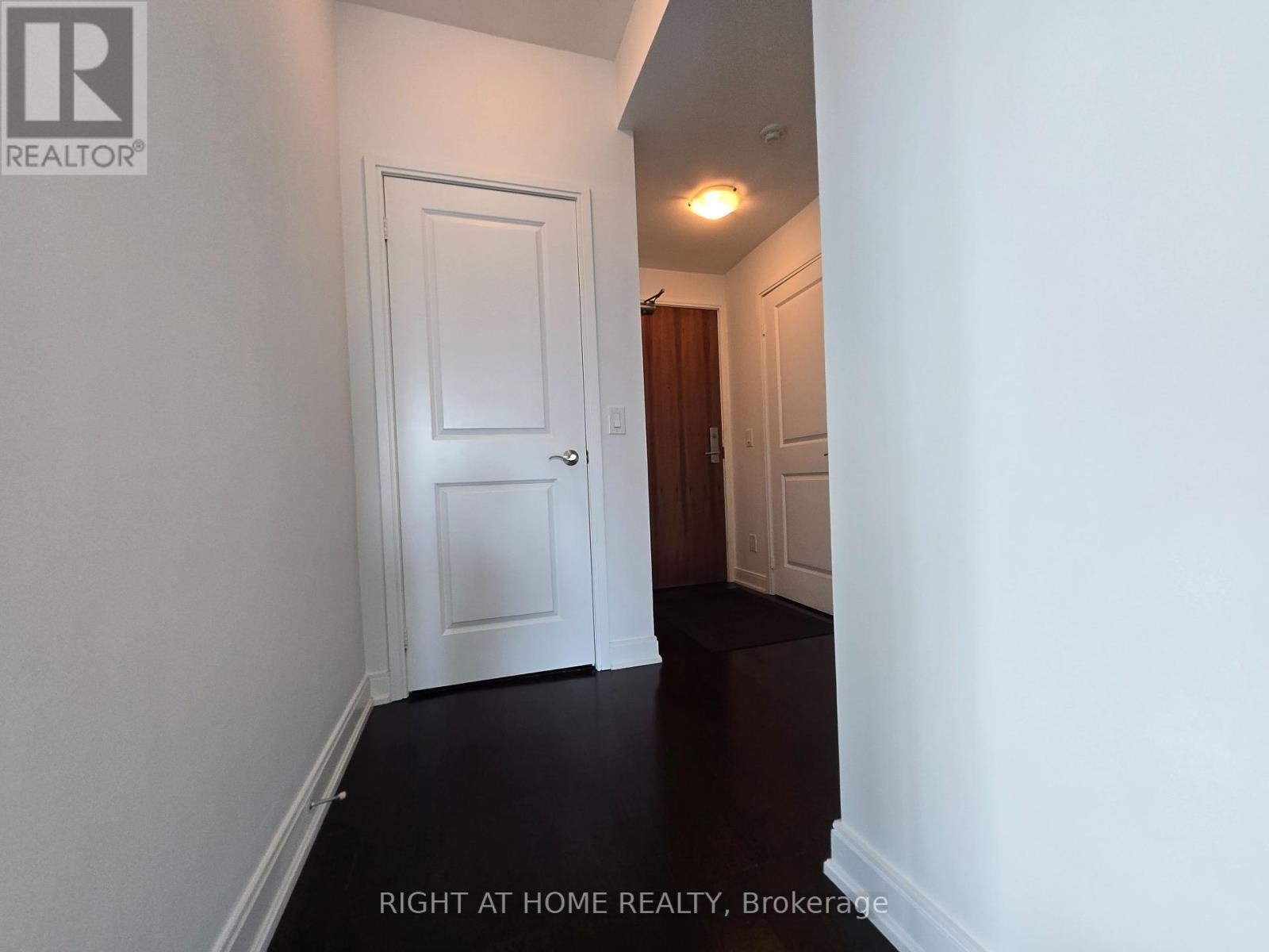 












905 - 88 BROADWAY AVENUE W

,
Toronto (Mount Pleasant West),




Ontario
M4P0A5

