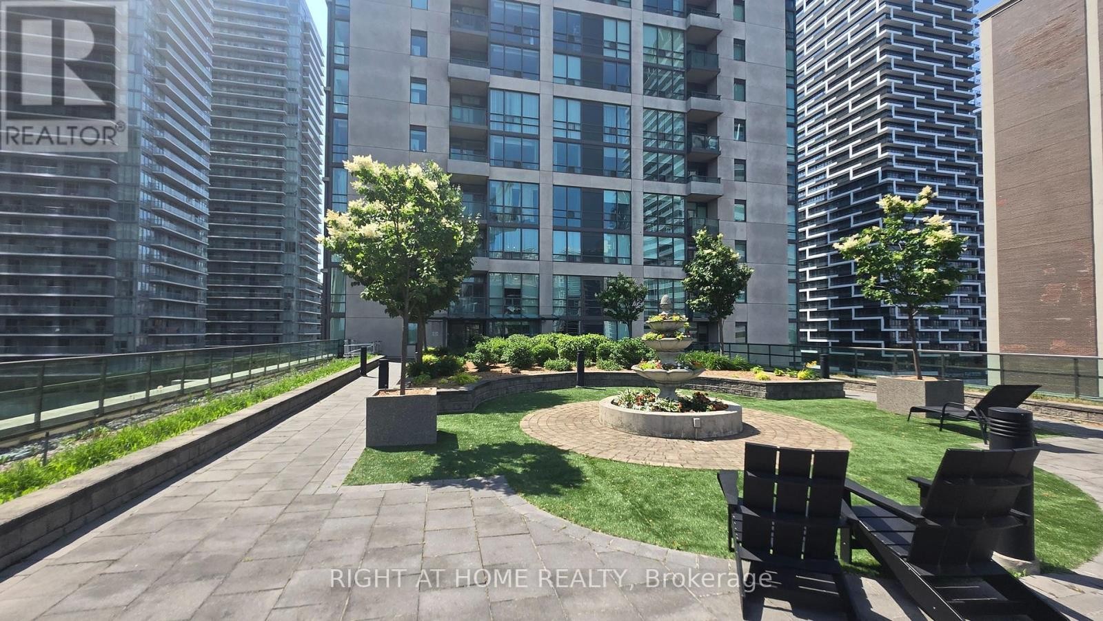 












905 - 88 BROADWAY AVENUE W

,
Toronto (Mount Pleasant West),




Ontario
M4P0A5

